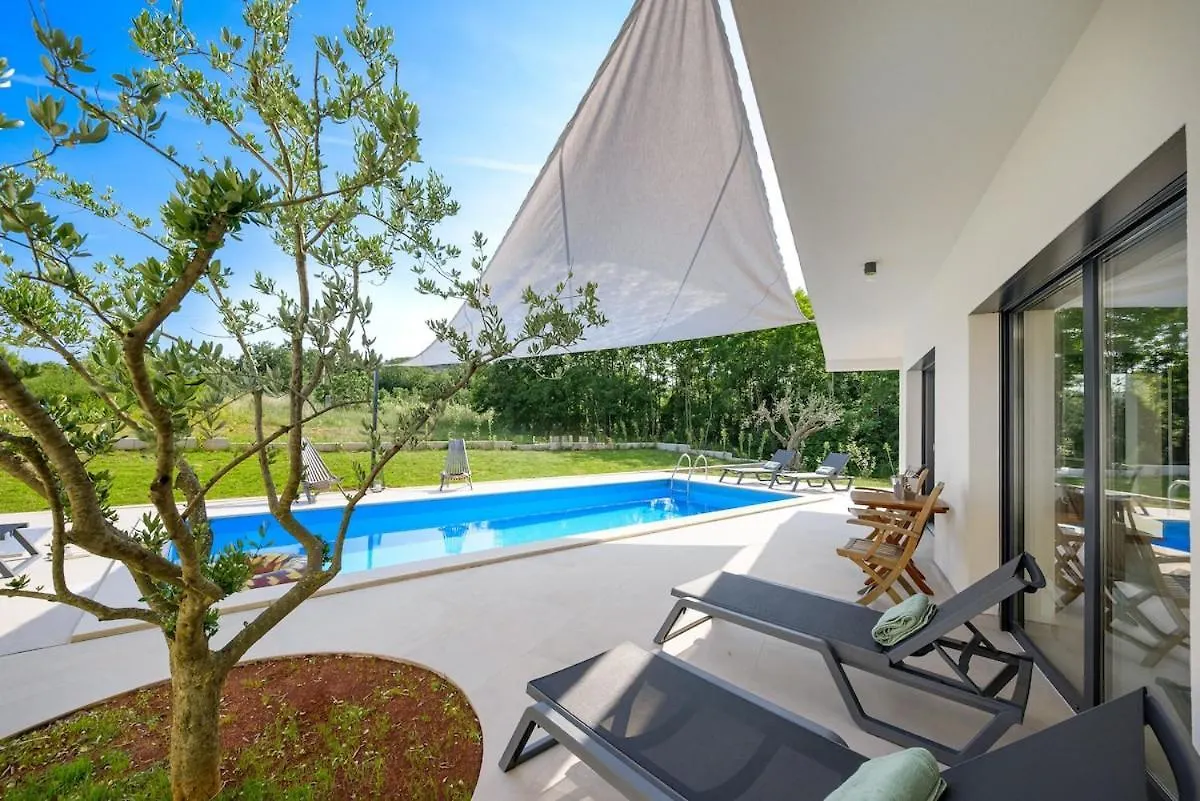 Villa Lim Silent By Istrialux Matohanci