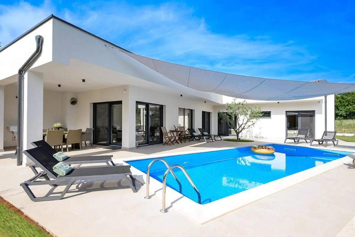 Villa Lim Silent By Istrialux Matohanci