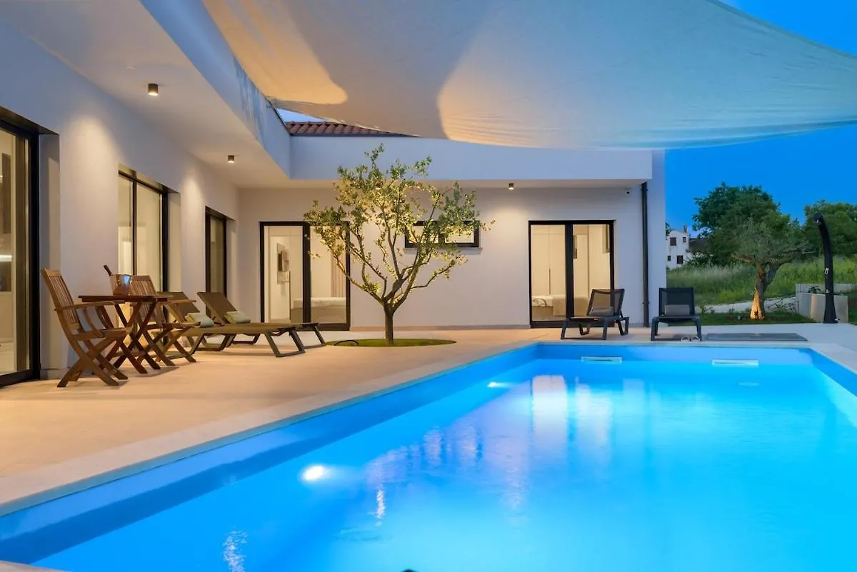 Villa Lim Silent By Istrialux Matohanci